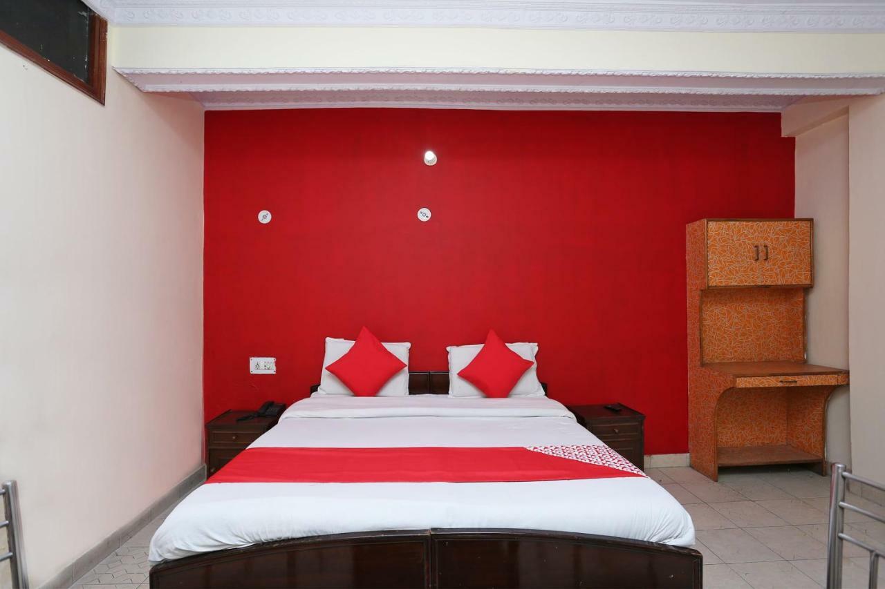 Oyo 39830 Hotel Esquire Meerut Exterior foto