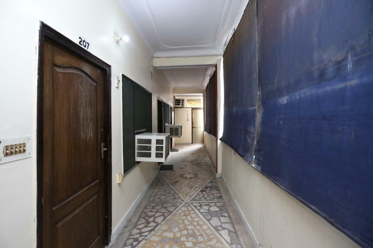 Oyo 39830 Hotel Esquire Meerut Exterior foto